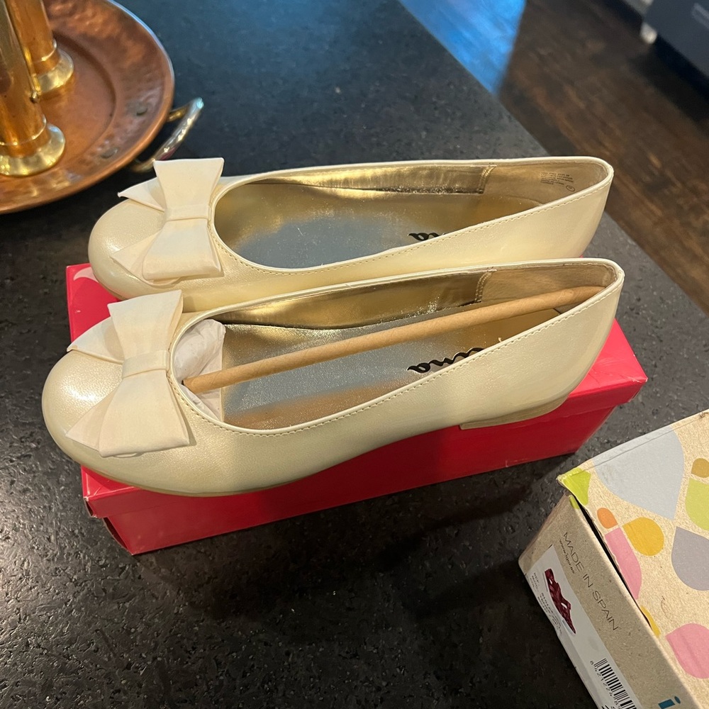 Never worn girls flats with bows- size 4.5
